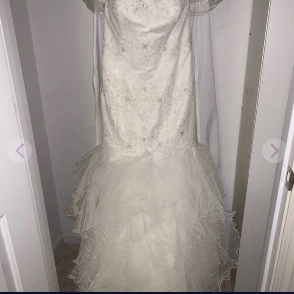 Wedding dress 👰🏻, formal, ruffle, rhinestone, and lace. - Picture 4 of 12